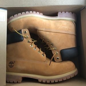 Men’s Timberland boots . Size 10.5 never worn